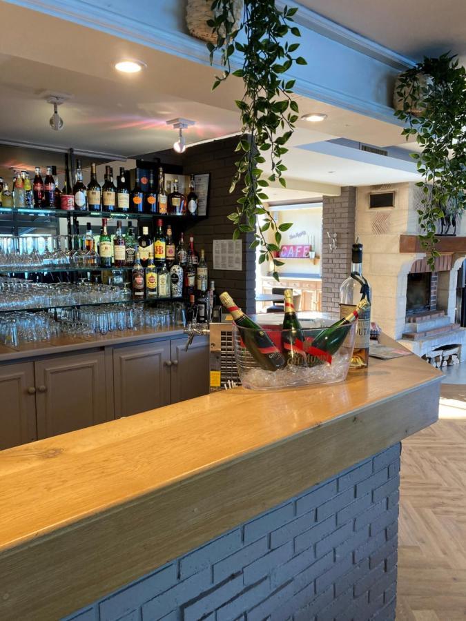 Eden Park Hotel Restaurant Пон-л'Евек Екстер'єр фото